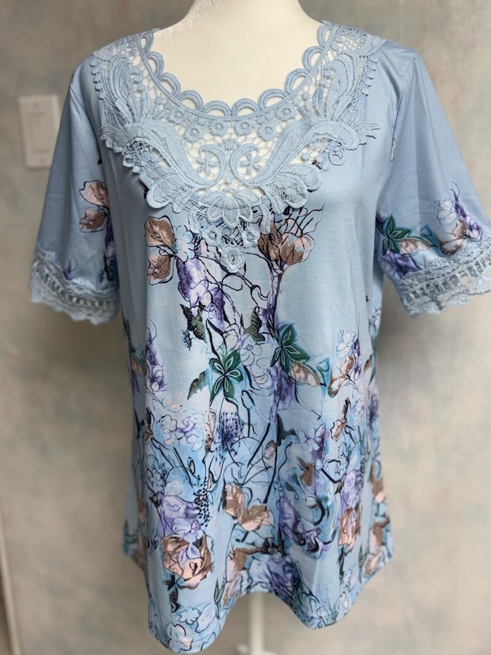 NWOT Lace Front Baby Blue Floral Top, Short Sleeves and Cuffs have Lace Too!